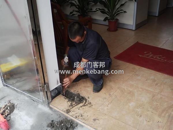 地彈簧玻璃門擦地怎么調,2玻璃門地彈簧上下調節方法 地彈簧玻璃門擦地怎么調,2玻璃門地彈簧上下調節方法