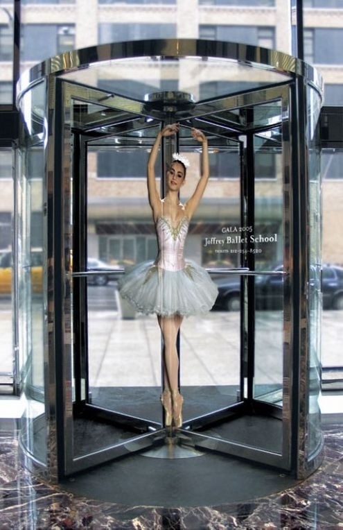 請注意自動旋轉(zhuǎn)門紅外傳感器盲區(qū)