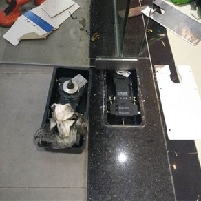 地彈簧玻璃門維修更換